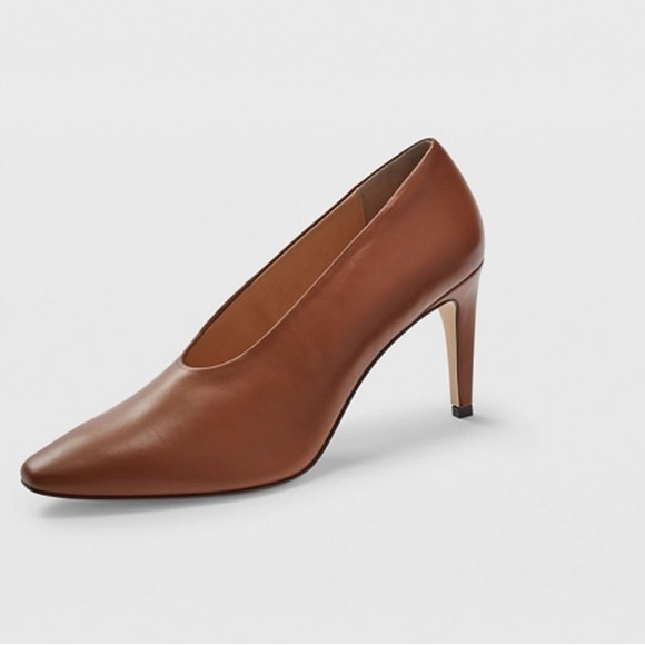 Club Monaco Shoes - NWOT Club Monaco BRENNAHA PUMPS IN COGNAC